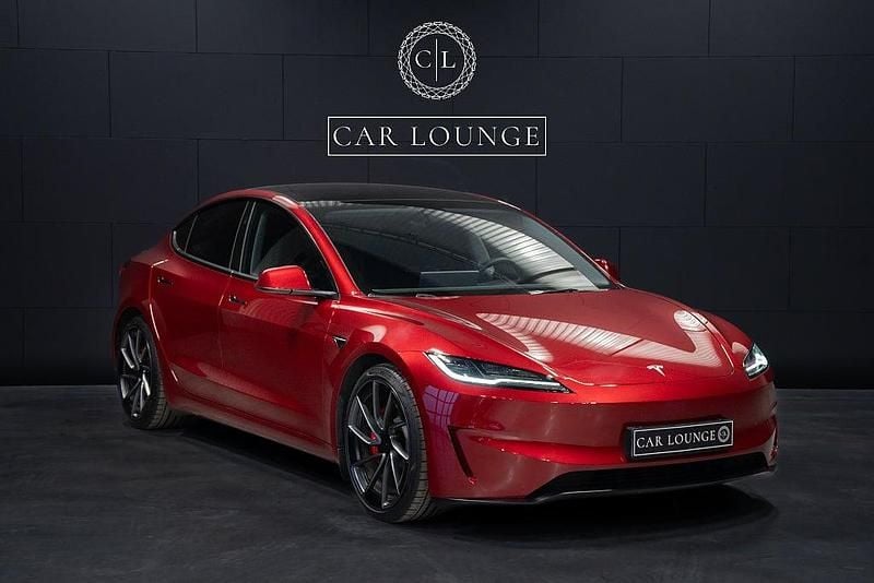 Röd Begagnad 2024 Tesla Model 3 Performance Sedan | 569 000 kr - Bild 1/4