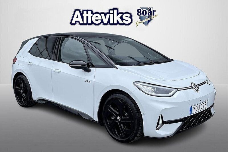 Vit Begagnad 2025 VW ID.3 GTX Halvkombi | 559 900 kr - Bild 1/4