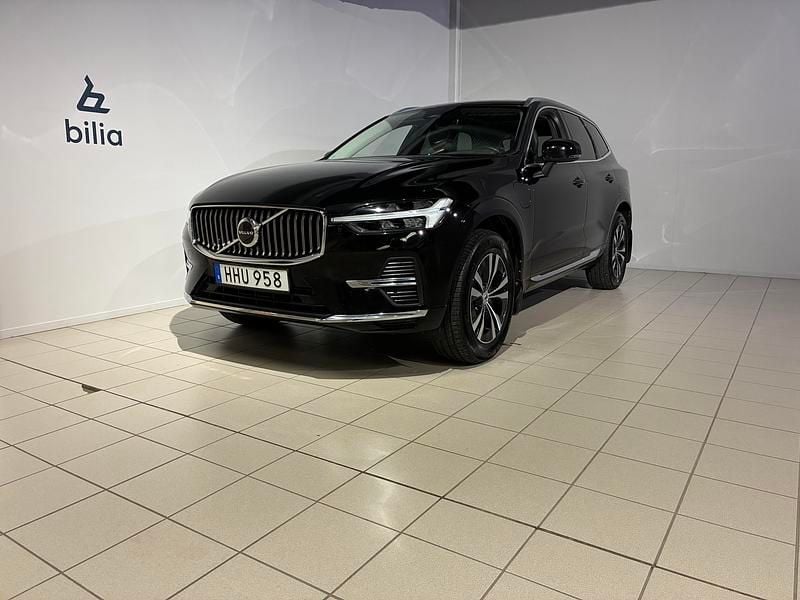 Svart Begagnad 2023 Volvo XC60 Core SUV | 369 900 kr (Superpris) - Bild 1/3