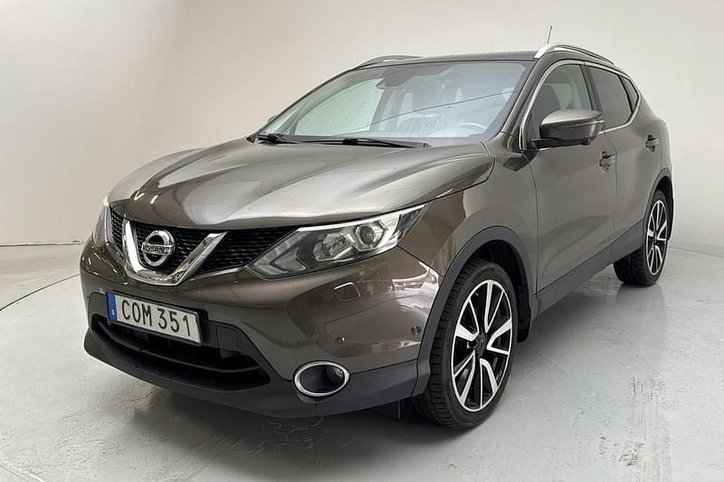 Brun Begagnad 2016 Nissan Qashqai Tekna SUV | 114 800 kr (Marknadspris) - Bild 1/4