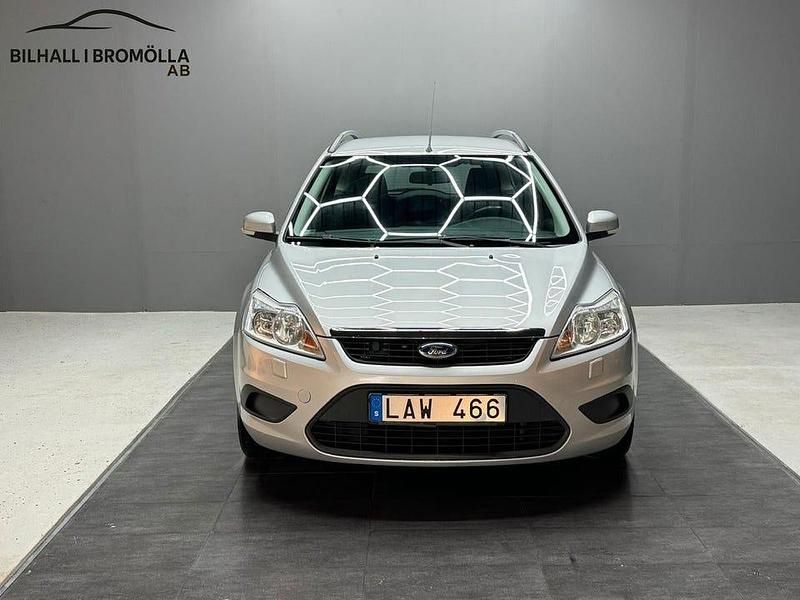 Silver Begagnad 2011 Ford Focus Trend Kombi | 39 900 kr (Lite dyr) - Bild 1/4
