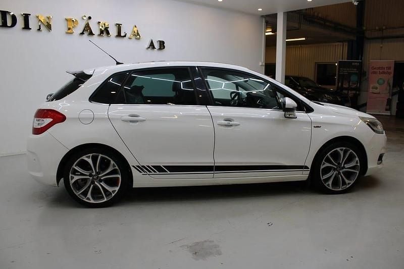 Begagnad Citroën C4 112 HK (82 kW) 2011 Vit Halvkombi