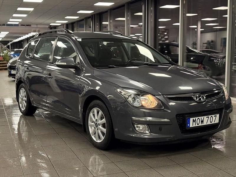 Grå Begagnad 2010 Hyundai i30 Kombi | 49 900 kr (Marknadspris) - Bild 1/3