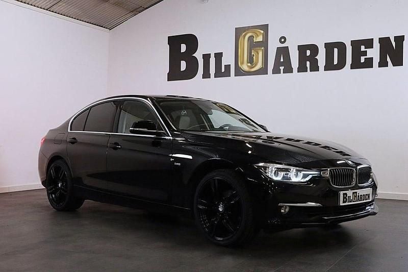 Svart Begagnad 2015 BMW 320 Luxury Line Sedan | 194 900 kr (Marknadspris) - Bild 1/4