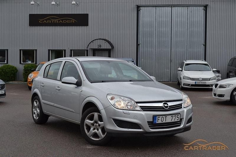Grå Begagnad 2007 Opel Astra Halvkombi | 34 900 kr (Marknadspris) - Bild 1/4