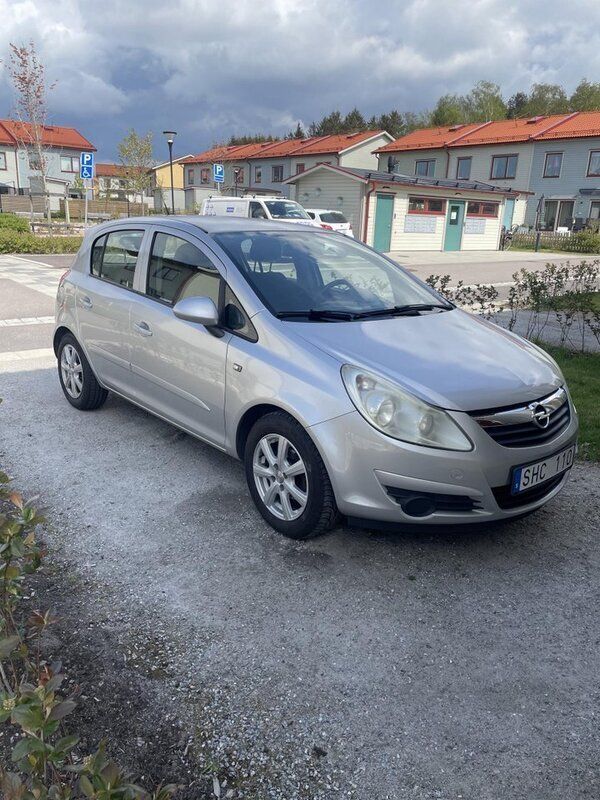 Grå Begagnad 2008 Opel Corsa Halvkombi | 27 000 kr (Marknadspris) - Bild 1/4