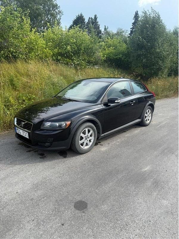 Svart Begagnad 2009 Volvo C30 Momentum Halvkombi | 40 000 kr (Bra pris) - Bild 1/4