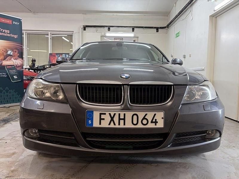 Begagnad BMW 320 Advantage 170 HK (125 kW) 2007 Grå Sedan