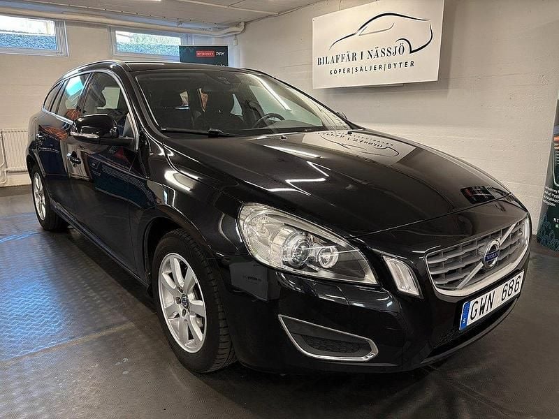 Svart Begagnad 2013 Volvo V60 Momentum Kombi | 99 500 kr (Bra pris) - Bild 1/4