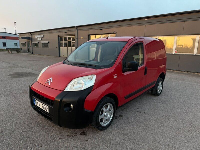 Röd Begagnad 2009 Citroën Nemo Minibuss | 29 900 kr (Marknadspris) - Bild 1/4