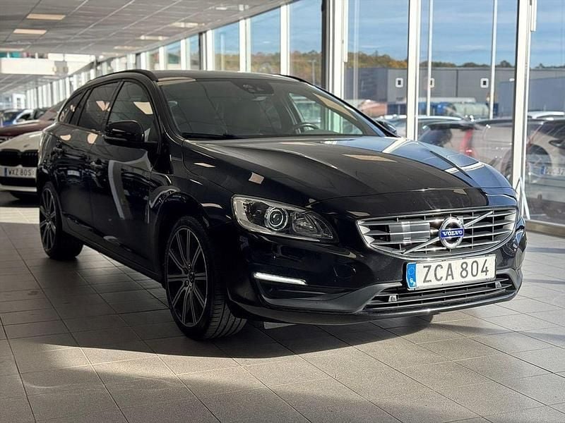 Svart Begagnad 2018 Volvo V60 Standard Kombi | 179 900 kr (Lite dyr) - Bild 1/3