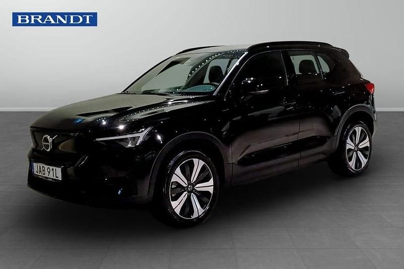 Svart Begagnad 2023 Volvo XC40 Core SUV | 329 900 kr - Bild 1/4