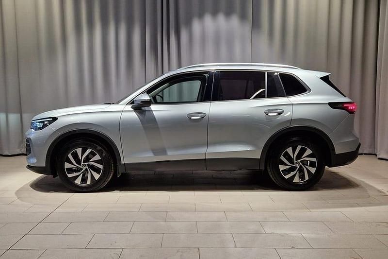 Begagnad VW Tiguan Edition 151 HK (111 kW) 2025 Silver SUV
