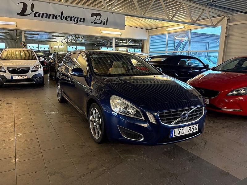 Blå Begagnad 2012 Volvo V60 Ocean Race Kombi | 109 900 kr (Lite dyr) - Bild 1/4