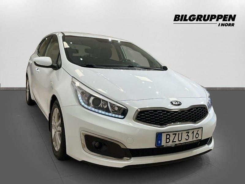 Begagnad Kia Ceed 101 HK (74 kW) 2018 Vit Halvkombi