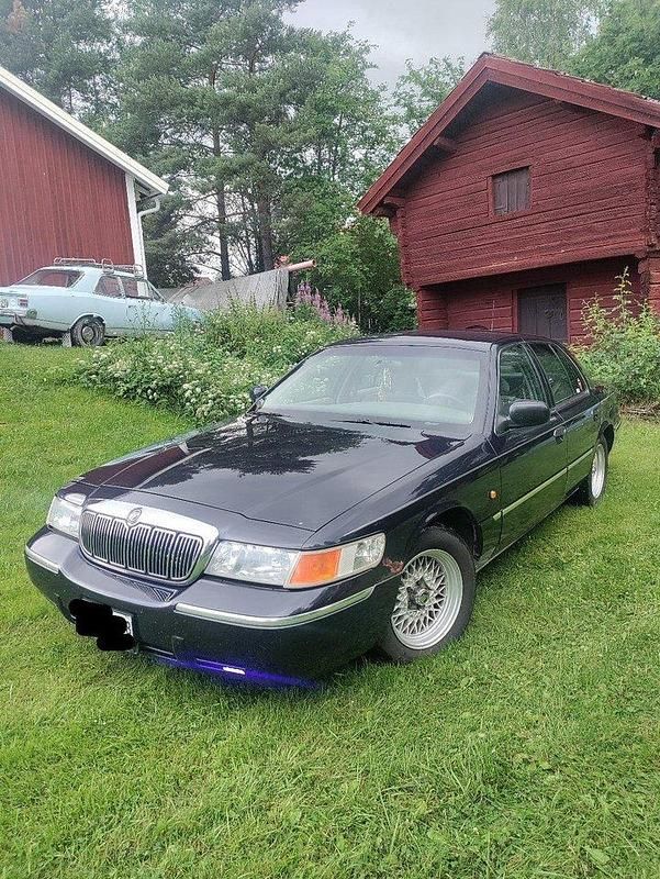 Blå Begagnad 2000 Mercury Grand Marquis Sedan | 49 500 kr - Bild 1/4
