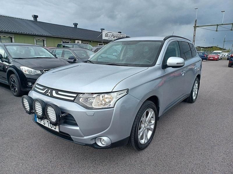 Silver Begagnad 2013 Mitsubishi Outlander Comfort Edition SUV | 89 000 kr (Marknadspris) - Bild 1/4