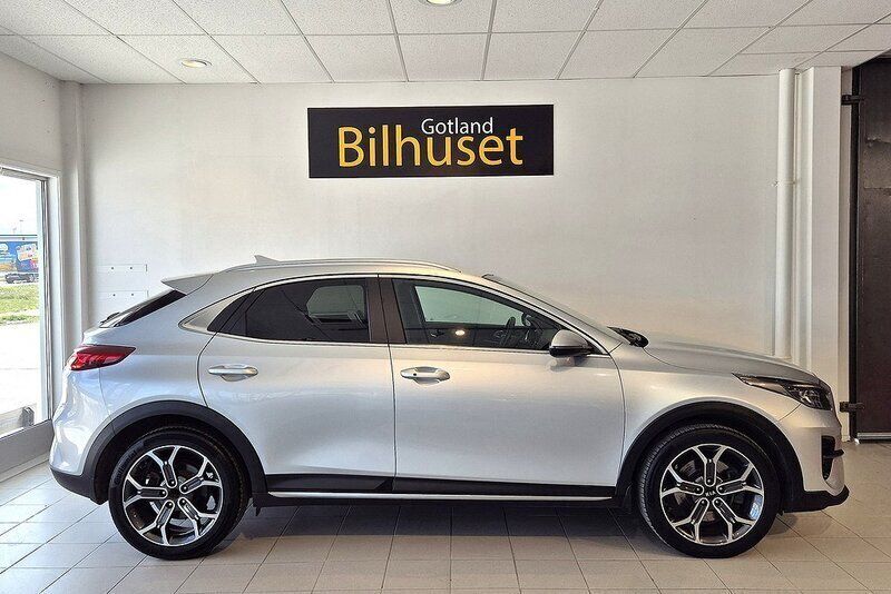 Grå Begagnad 2019 Kia XCeed Advance SUV | 214 600 kr (Marknadspris) - Bild 1/4