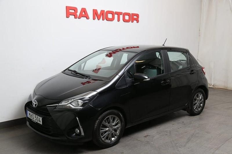 Begagnad Toyota Yaris Active 112 HK (82 kW) 2017 Svart Halvkombi