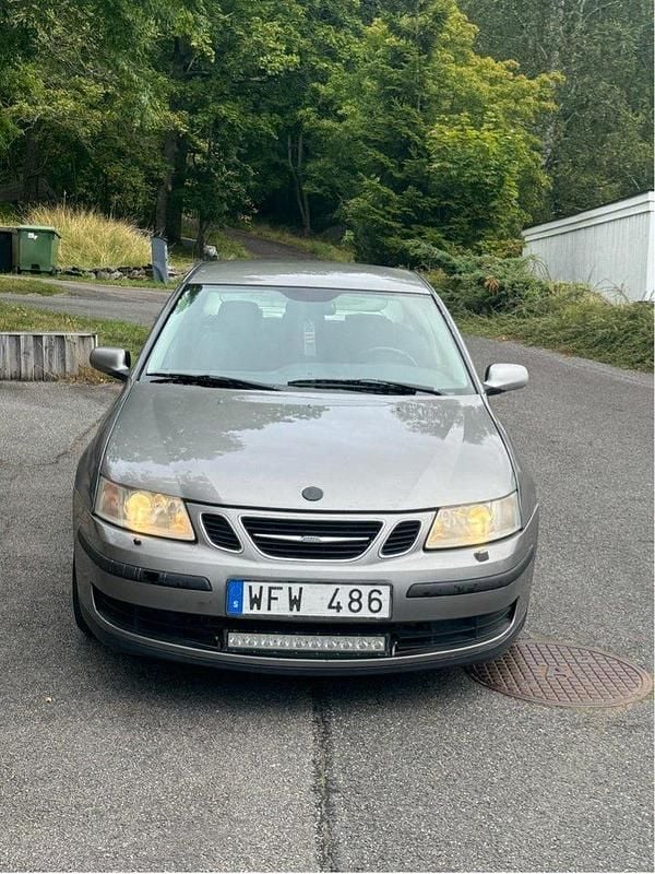 Grå Begagnad 2005 Saab 9-3 Linear Sedan | 12 500 kr (Dyr) - Bild 1/4