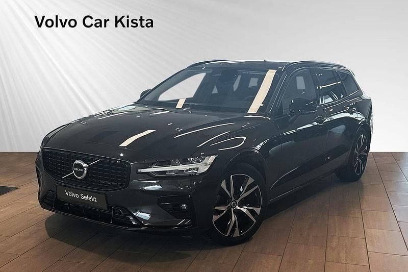 Grå Begagnad 2022 Volvo V60 Plus Kombi | 384 900 kr (Marknadspris) - Bild 1/3