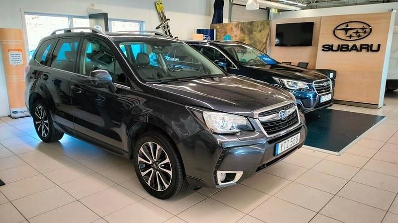 Mörkgrå Begagnad 2017 Subaru Forester SUV | 174 900 kr (Marknadspris) - Bild 1/4