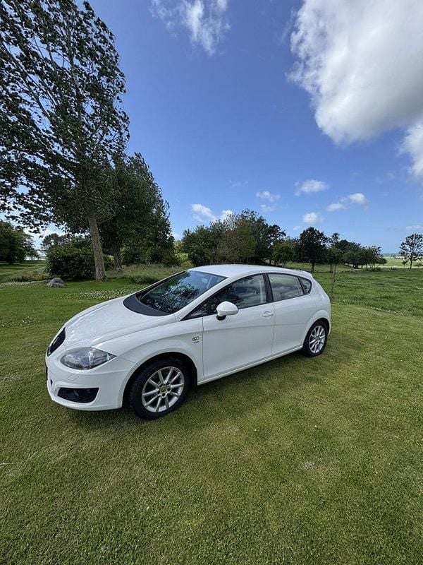 Vit Begagnad 2011 Seat Leon Style Halvkombi | 60 000 kr (Dyr) - Bild 1/4
