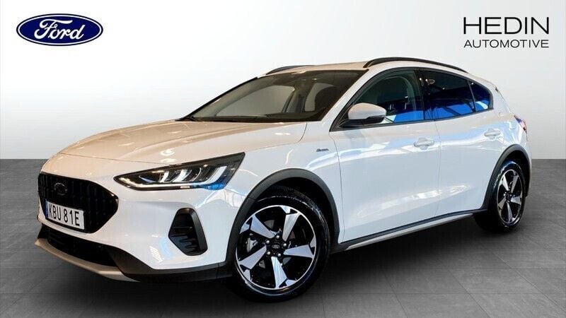Vit (white) Begagnad 2024 Ford Focus Active Halvkombi | 244 900 kr (Marknadspris) - Bild 1/4