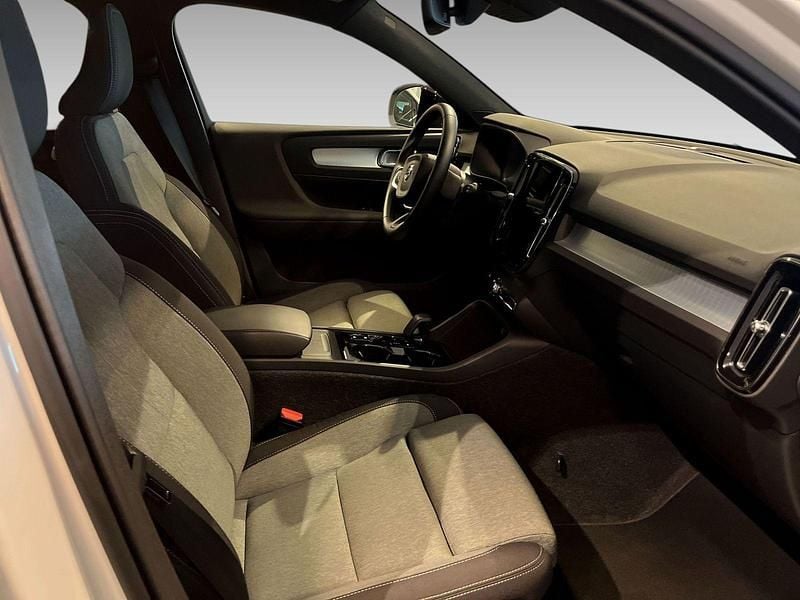 Begagnad Volvo XC40 Plus 165 HK (121 kW) 2025 Vit SUV