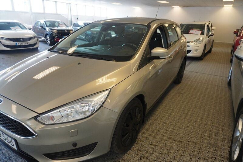 Grå Begagnad 2015 Ford Focus Trend Kombi | 79 000 kr (Bra pris) - Bild 1/4