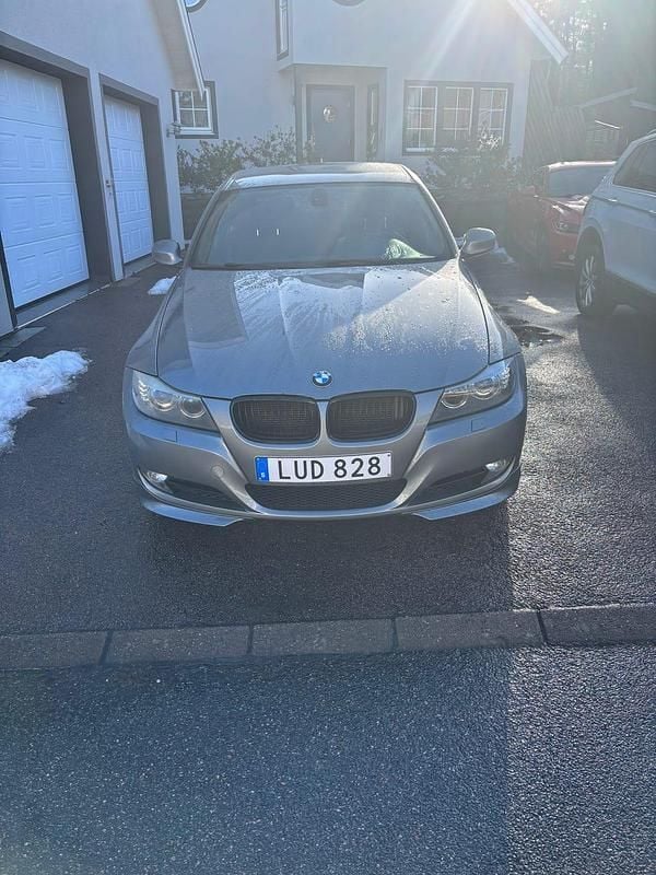 Begagnad BMW 325 218 HK (160 kW) 2011 Sedan
