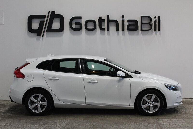 Vit Begagnad 2013 Volvo V40 Kombi | 114 900 kr (Marknadspris) - Bild 1/4
