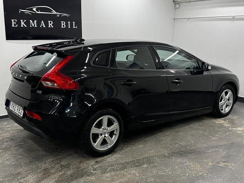 Begagnad Volvo V40 Kinetic 120 HK (88 kW) 2016 Svart Halvkombi