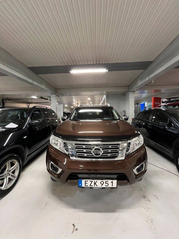 Brun Begagnad 2017 Nissan Navara Pickup | 199 000 kr (Lite dyr) - Bild 1/4