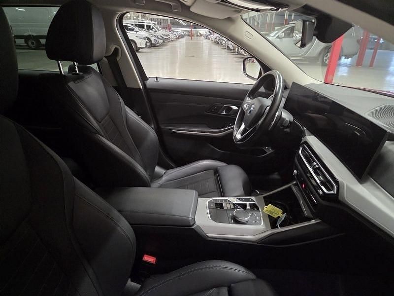 Begagnad BMW 330 184 HK (135 kW) 2024 Röd Kombi