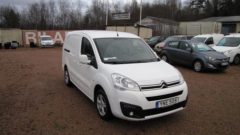 Vit Begagnad 2017 Citroën Berlingo Van | 79 000 kr (Bra pris) - Bild 1/4