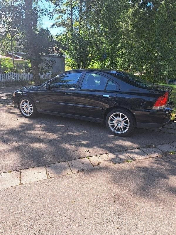 Svart Begagnad 2006 Volvo S60 Dynamic Sedan | 37 500 kr (Marknadspris) - Bild 1/1