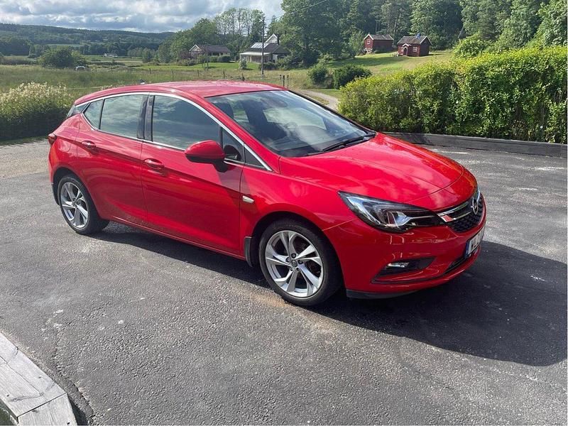 Röd Begagnad 2016 Opel Astra Dynamic Halvkombi | 89 900 kr (Marknadspris) - Bild 1/4
