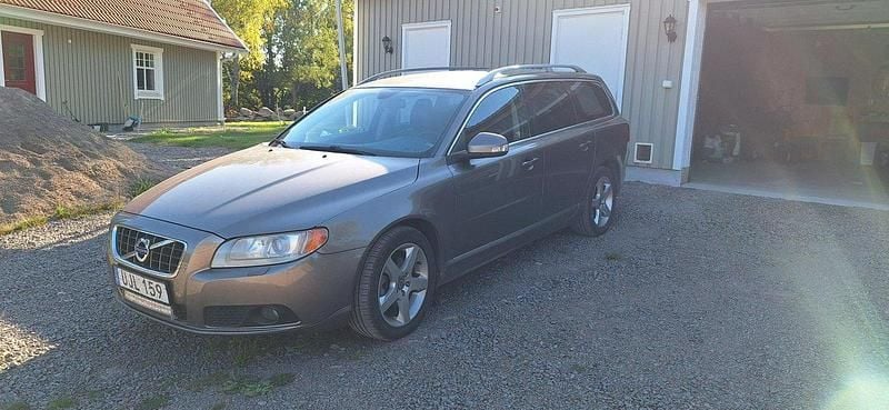 Grå Begagnad 2010 Volvo V70 Summum Kombi | 60 000 kr (Bra pris) - Bild 1/4