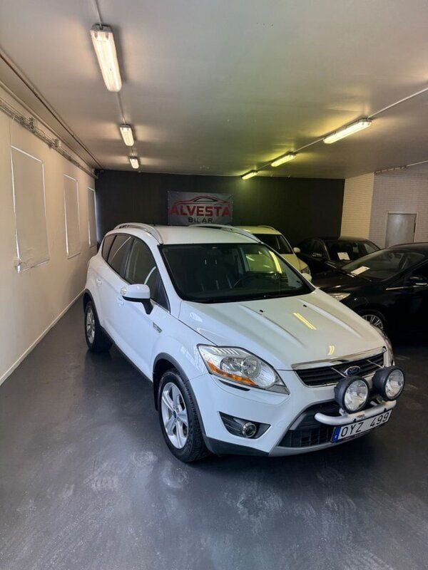 Vit Begagnad 2011 Ford Kuga Titanium SUV | 105 900 kr (Marknadspris) - Bild 1/4