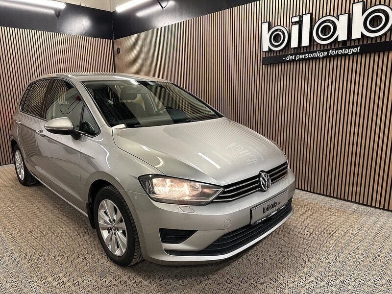 Silver (tungsten silver metallic) Begagnad 2015 VW Golf VII Halvkombi | 159 000 kr (Lite dyr) - Bild 1/4