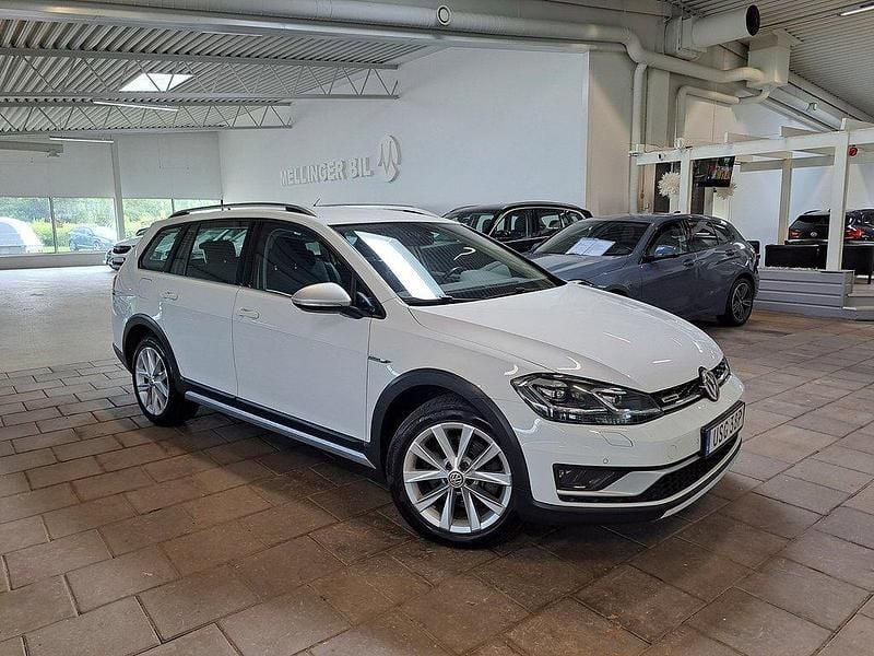 Vit (pure white) Begagnad 2020 VW Golf Alltrack Kombi | 219 800 kr (Marknadspris) - Bild 1/4
