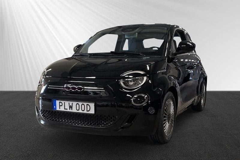 Begagnad Fiat 500e 88 kW (120 HK) 2022 Svart Halvkombi