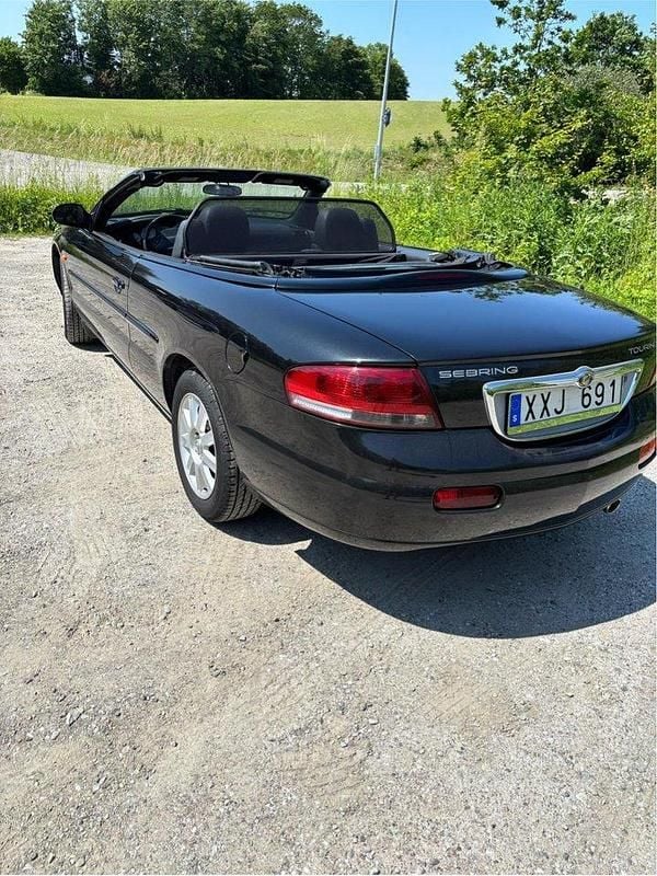 Svart Begagnad 2005 Chrysler Sebring Cabriolet Cab | 57 000 kr (Marknadspris) - Bild 1/4
