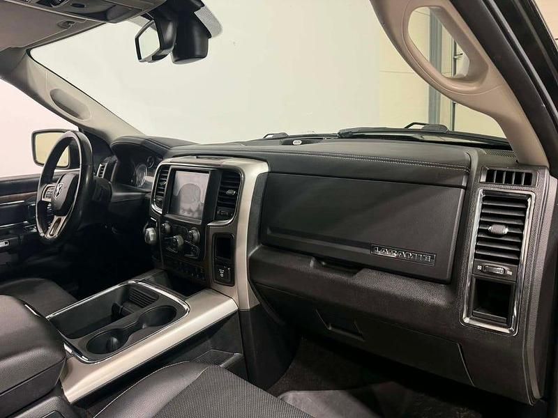 Begagnad RAM 1500 394 HK (289 kW) 2018 Svart Pickup