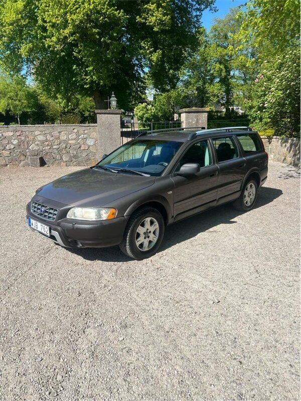 Brun Begagnad 2005 Volvo XC70 Kinetic SUV | 27 000 kr (Superpris) - Bild 1/4