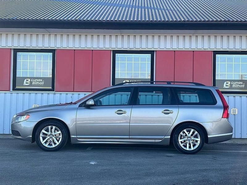 Begagnad Volvo V70 Kinetic 231 HK (169 kW) 2011 Ljusbrun Kombi