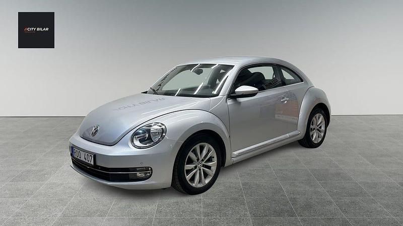 Silver Begagnad 2011 VW Beetle Halvkombi | 99 900 kr (Lite dyr) - Bild 1/4