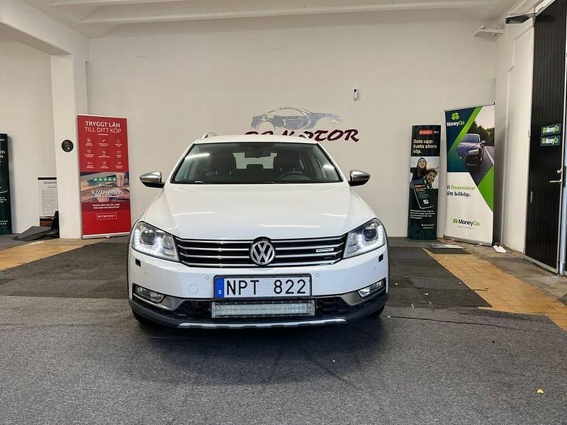 Vit Begagnad 2012 VW Passat Alltrack Kombi | 89 900 kr (Marknadspris) - Bild 1/4