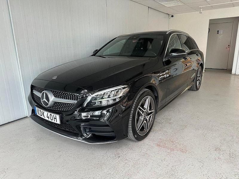 Svart Begagnad 2020 Mercedes C300e AMG line Kombi | 249 900 kr (Lite dyr) - Bild 1/4